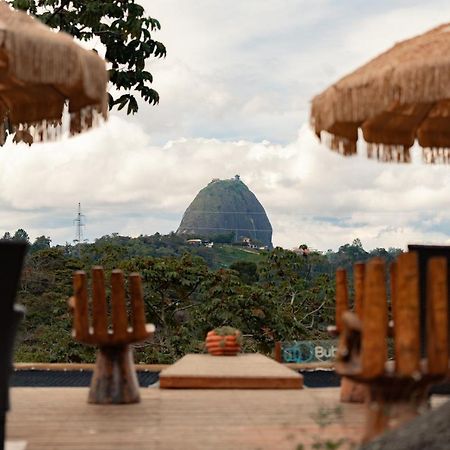 Отель Bubblesky Glamping Гуатапе Экстерьер фото