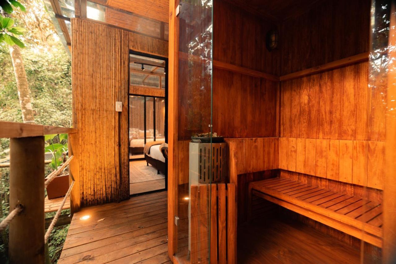Отель Bubblesky Glamping Гуатапе Экстерьер фото