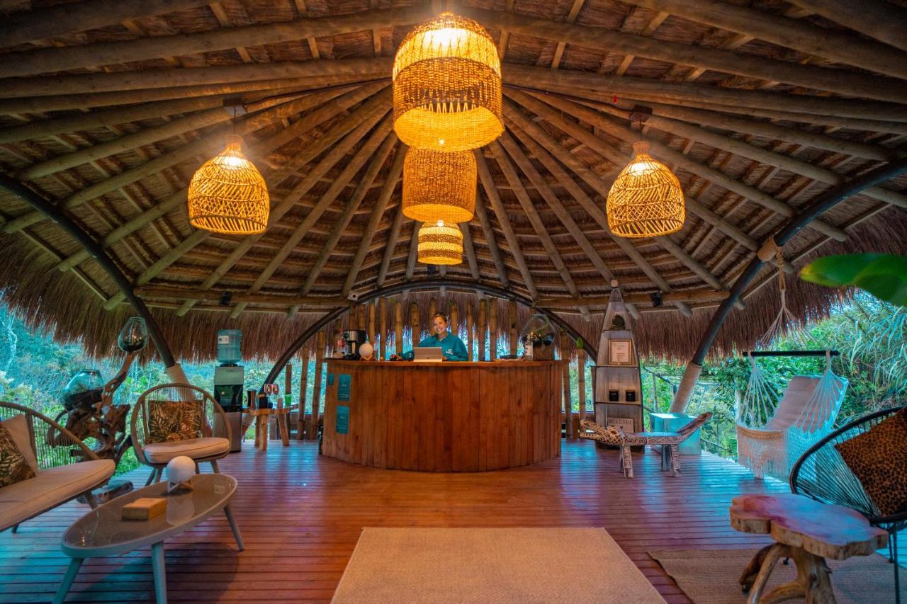 Отель Bubblesky Glamping Гуатапе Экстерьер фото