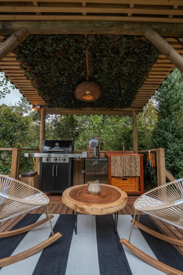 Отель Bubblesky Glamping Гуатапе Экстерьер фото